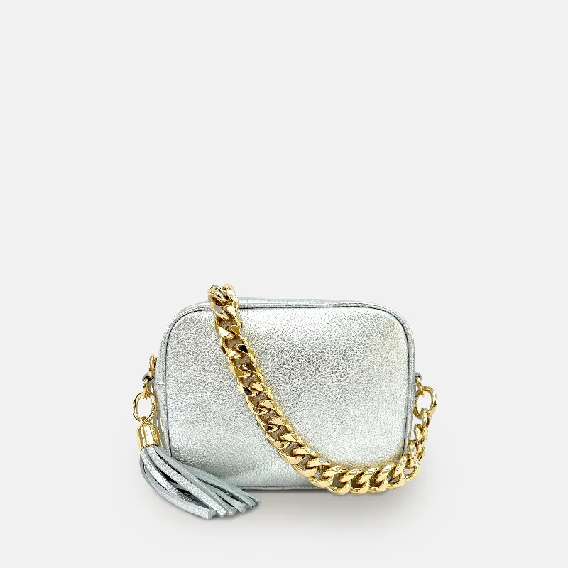 Canvas crossbody bags for casual weekend outings -Silver Leather Crossbody Bag With Gold Chain Strap