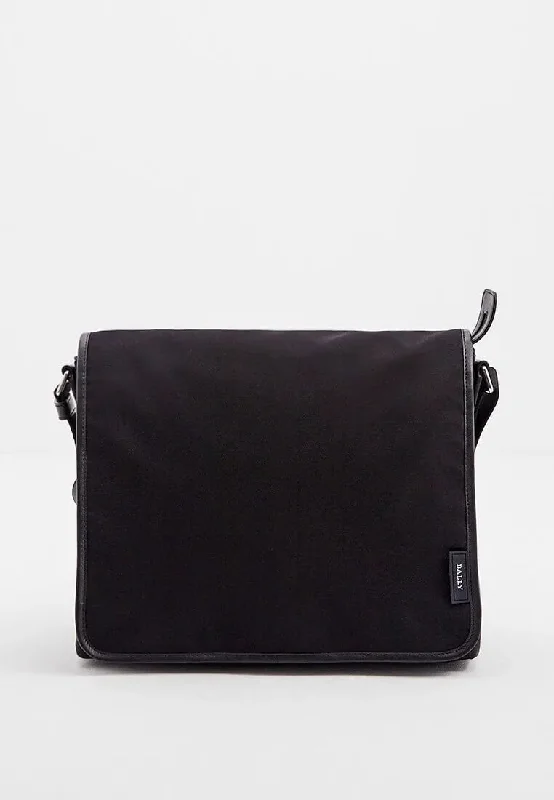 Unique satchels for men with creative designs and modern features -Bally Taryo Men's 6216449 Black Nylon Cross Body Bag