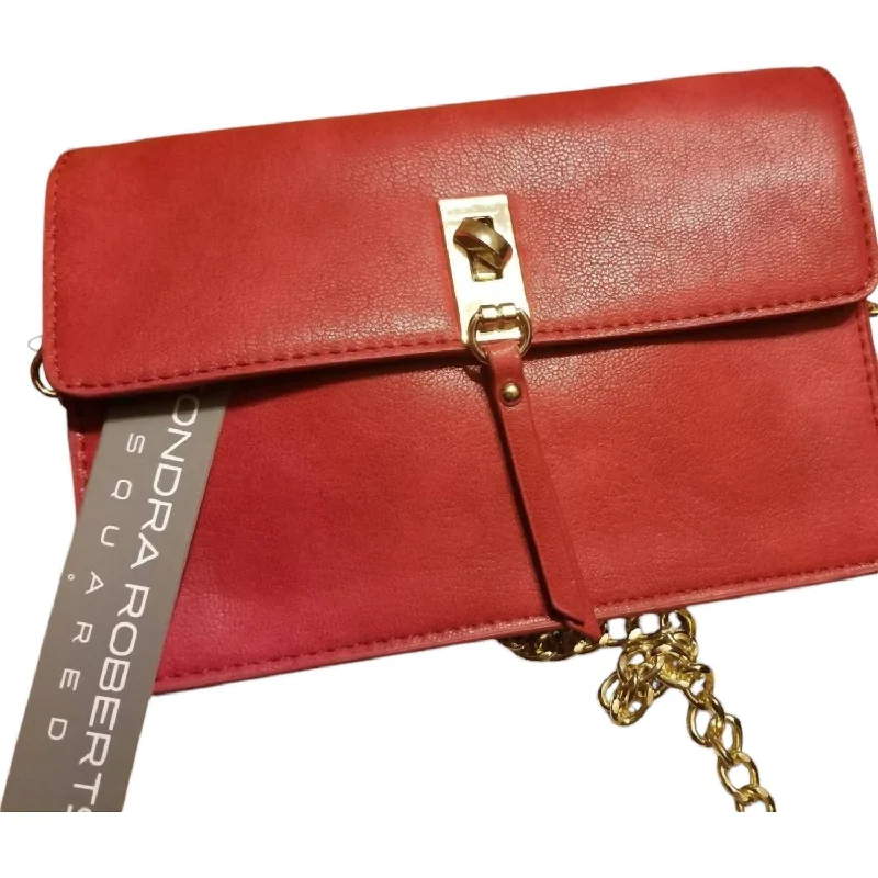 Trendy crossbody bags for young fashion enthusiasts -Clasp Crossbody Bag In Red/gold