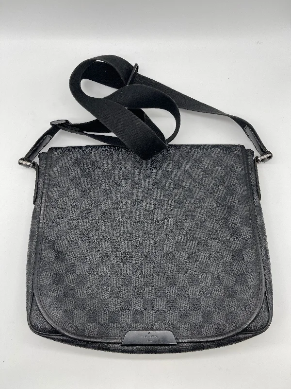 Handle bags with vintage vibes for nostalgia -Handbag Luxury Designer By Louis Vuitton, Size: Medium