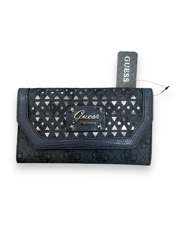 Handle bags with geometric patterns for modernity -Wallet By Guess, Size: Medium