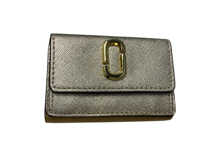 Handle bags with sleek black for elegance -Wallet Designer By Marc Jacobs, Size: Small