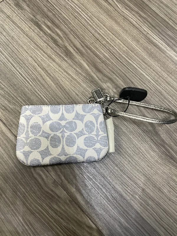 Small handle bags perfect for quick trips -Wristlet Designer By Coach, Size: Small